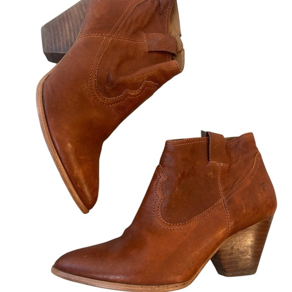 Frye 8 “Raina” in Cognac NEWER worn once— heel tag still in. Classic and quality - Picture 1 of 12